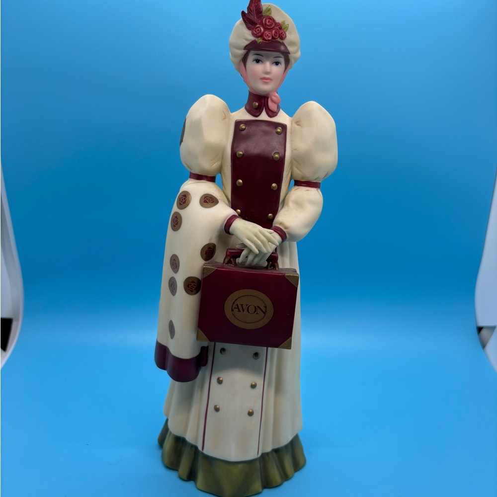 Avon 2006 Mrs. Albee Award Porcelain Figurine